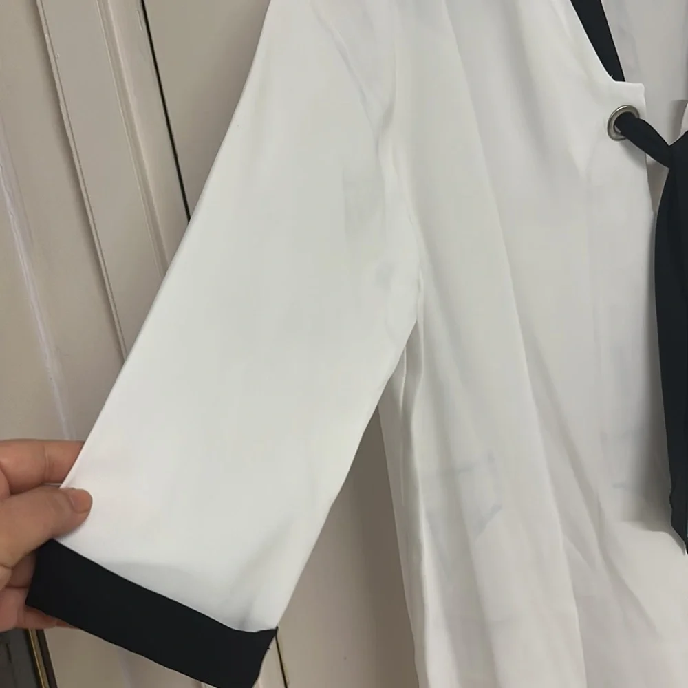 NWT Zara Classic, stylish W& B dress with an interesting detail at V-neck! - Picture 6 of 9